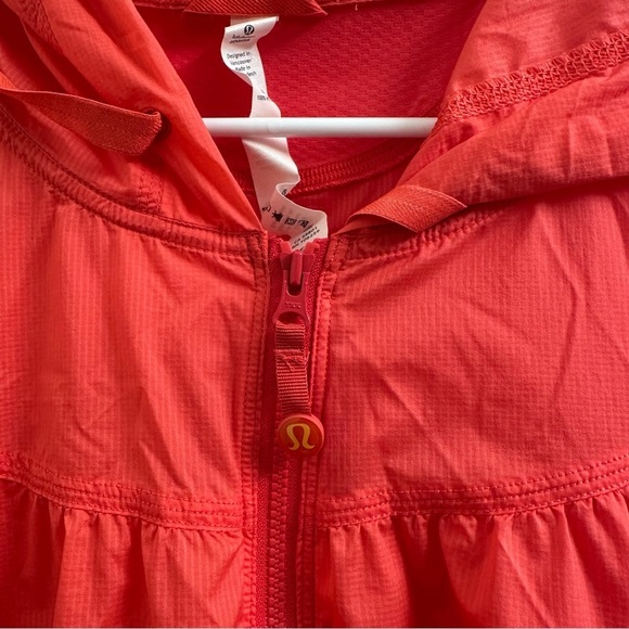Lululemon wing breaker rain jacket with hoodie - Picture 8 of 8
